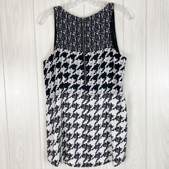 Cabi | Broken Check Hound's-tooth Sleeveless Blouse  Size Medium - Picture 2 of 9
